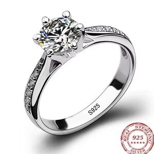 Elegant Silver Ring with 1ct center diamond